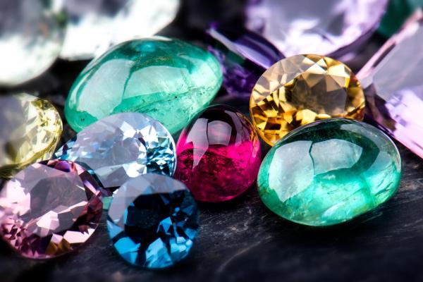 Значения и использование цвета камня топаза - свойства драгоценных камней топаза